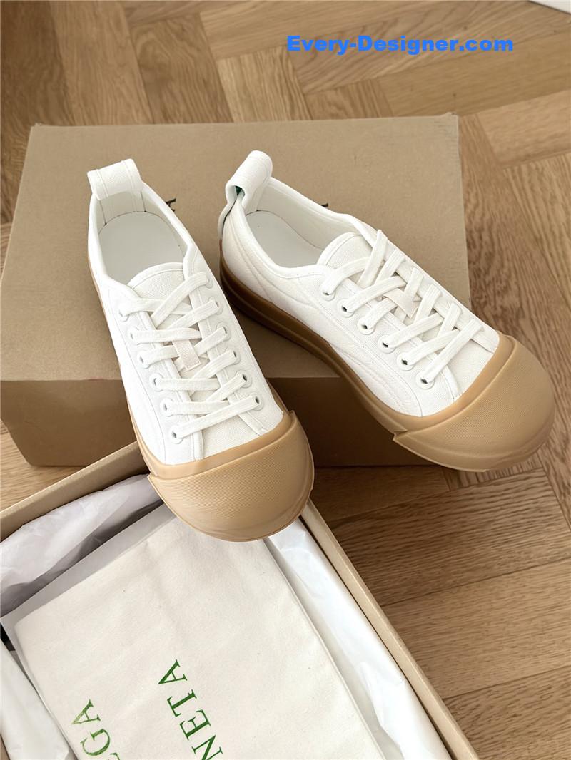 b0tt*ga Ven*ta couple sneakers