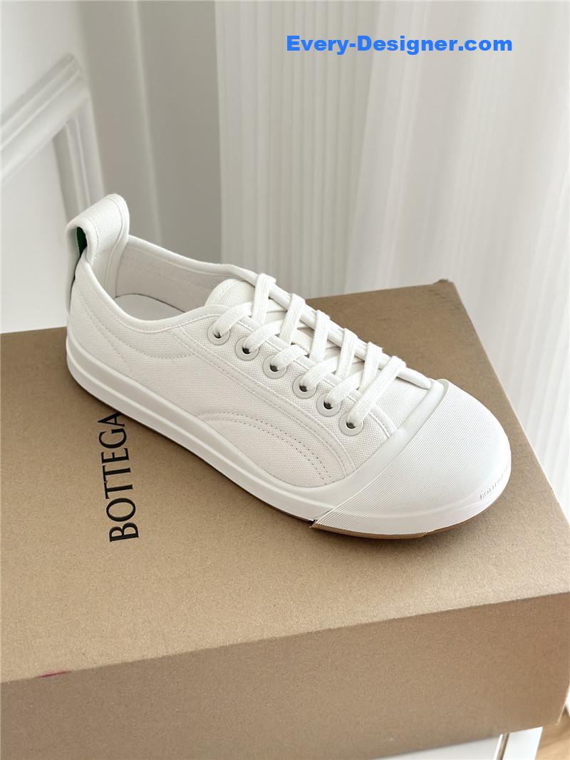 b0tt*ga Ven*ta couple sneakers