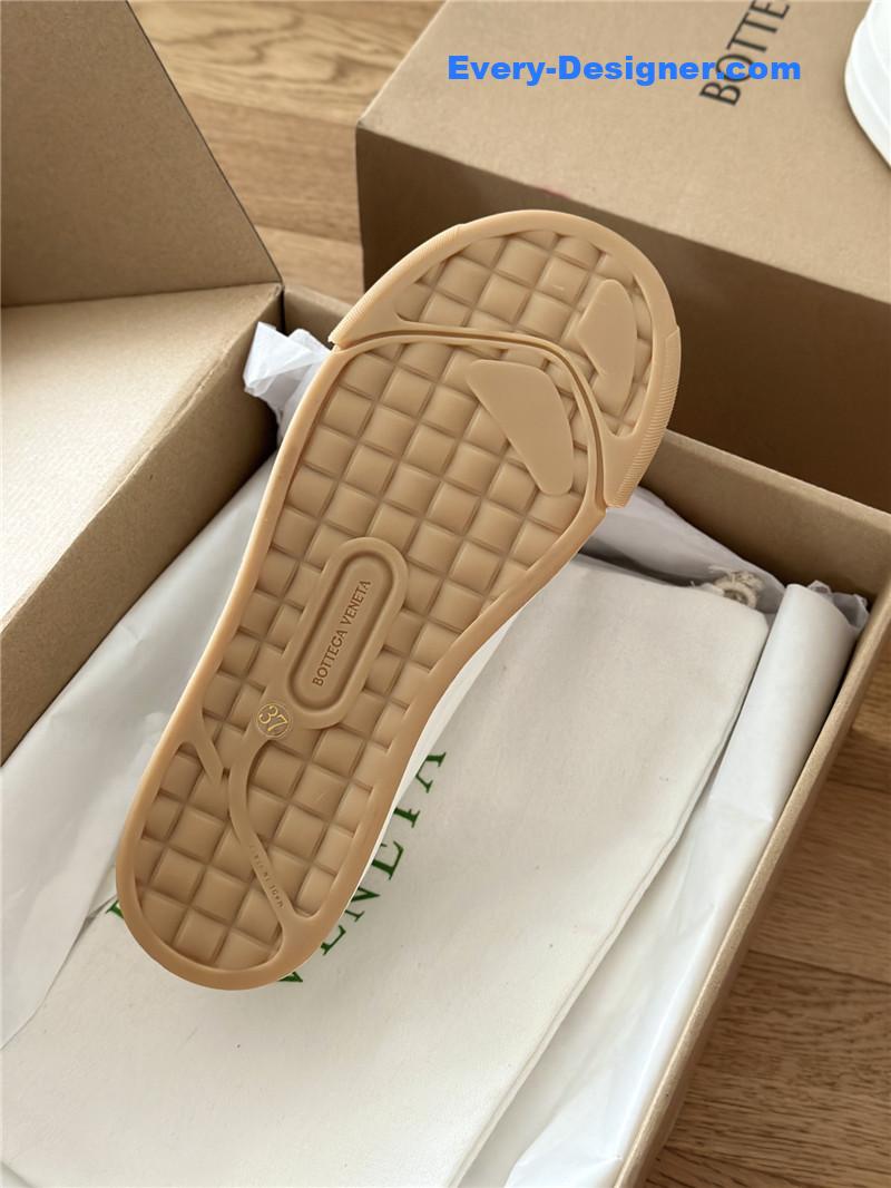 b0tt*ga Ven*ta couple sneakers