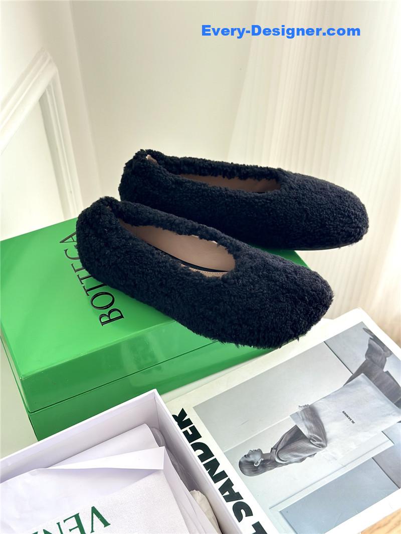 b0tt*ga Ven*ta new fur shoes