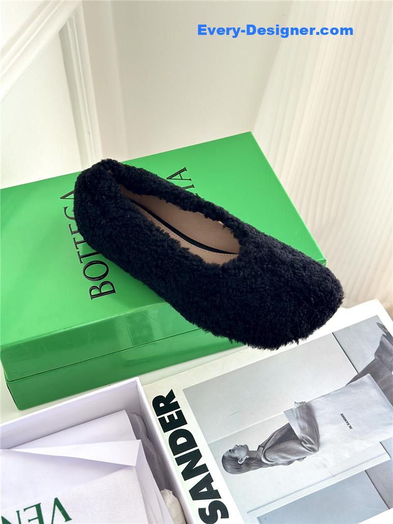 b0tt*ga Ven*ta new fur shoes