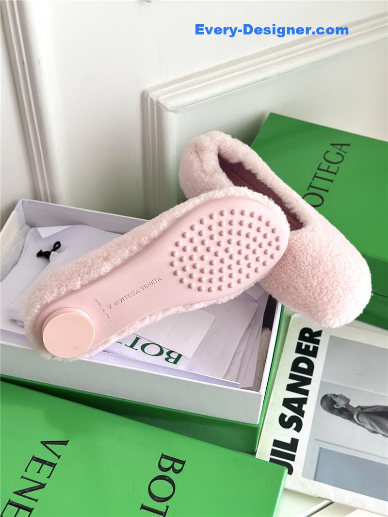 b0tt*ga Ven*ta new fur shoes