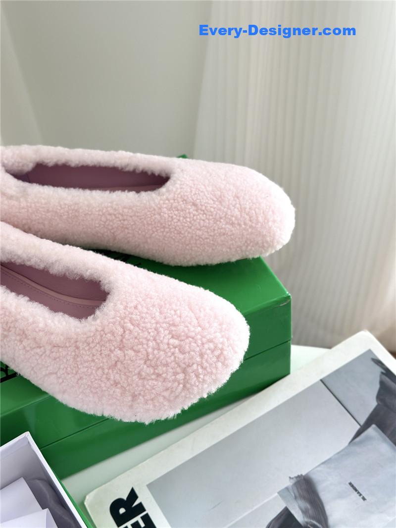 b0tt*ga Ven*ta new fur shoes