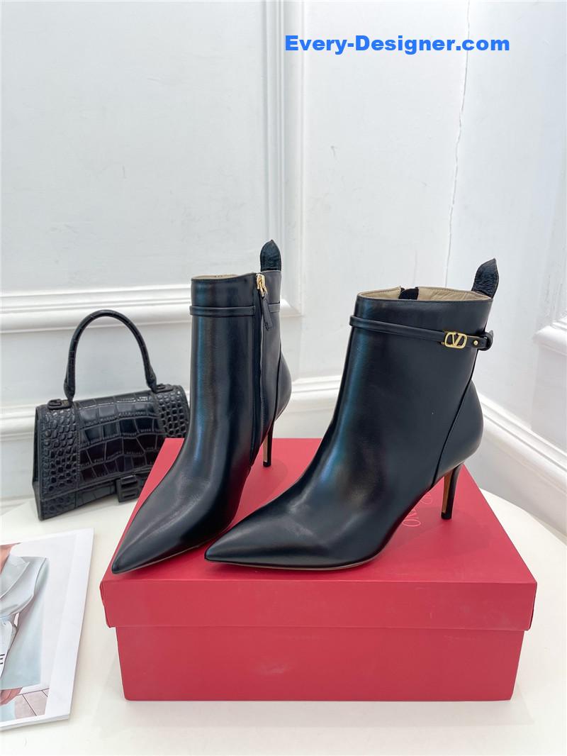 Va1e*ntin0 garavani vlogo black leather ankle boots