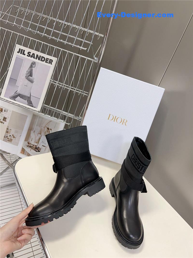 D10r d-major black ankle boots