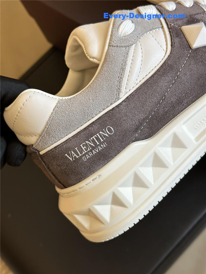 Va1e*ntin0 couple sneakers