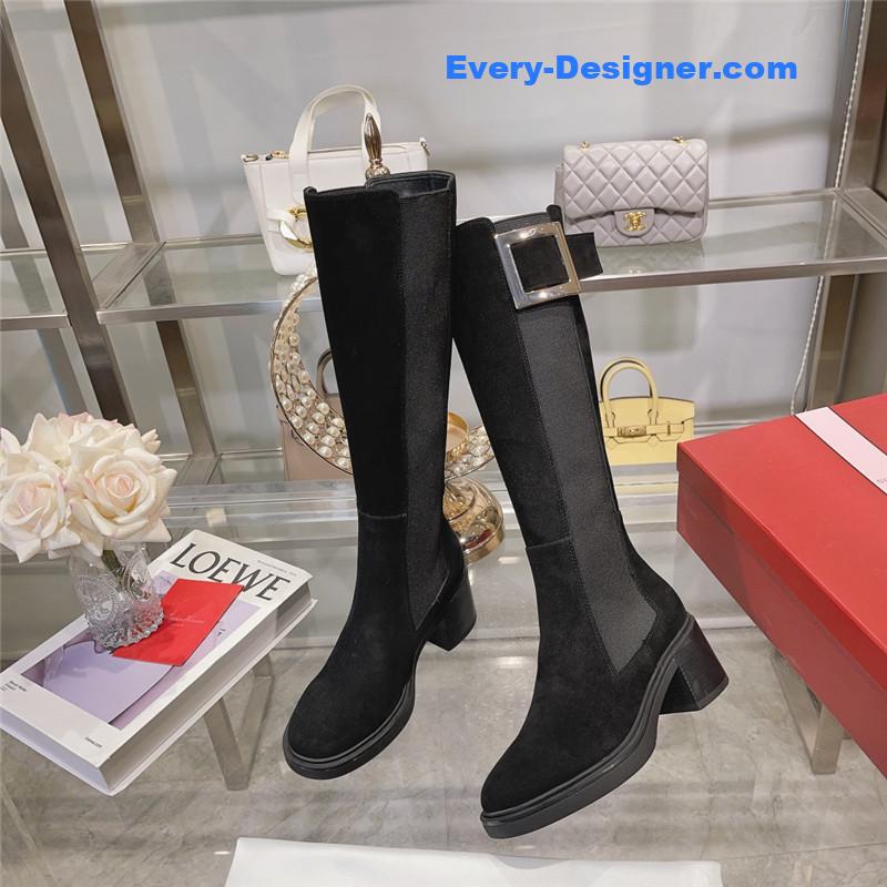 Roger vivier classic buckle boots