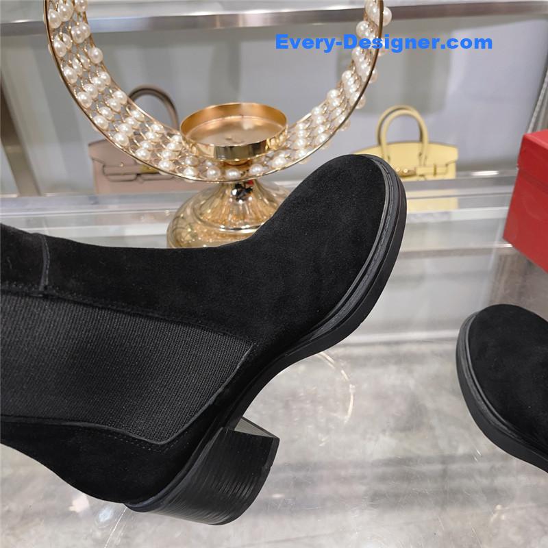 Roger vivier classic buckle boots