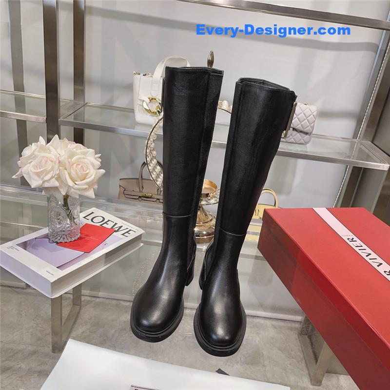Roger vivier classic buckle boots