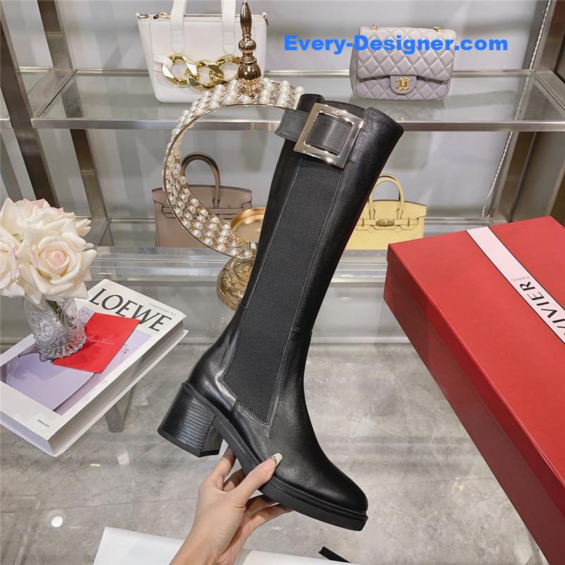 Roger vivier classic buckle boots