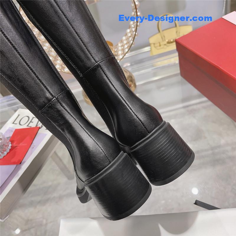 Roger vivier classic buckle boots