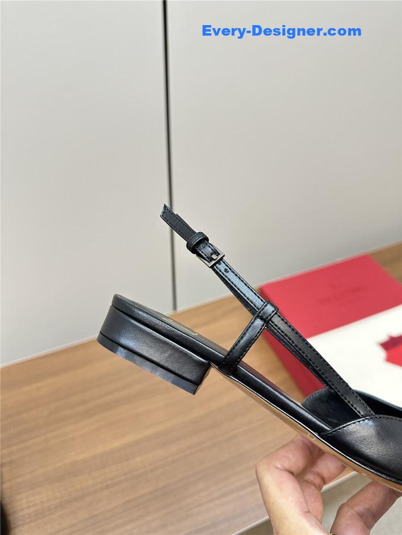 Va1e*ntin0 new big v buckle sandals shoes