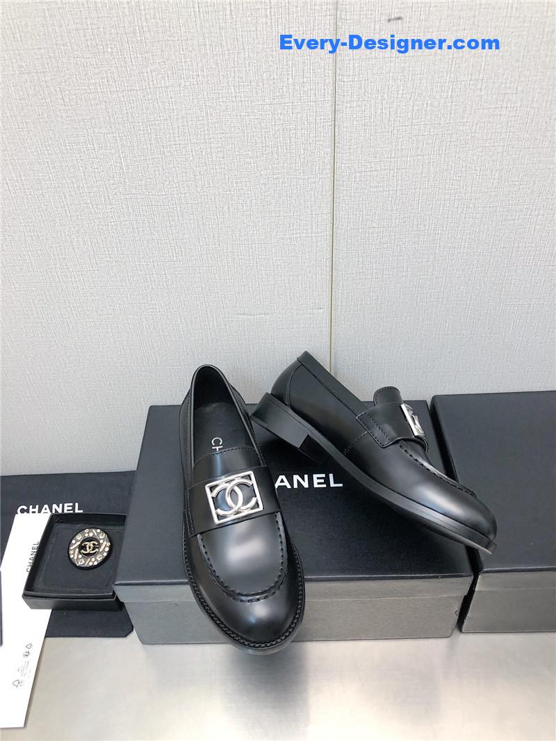 CC chunky heel round toe shoes