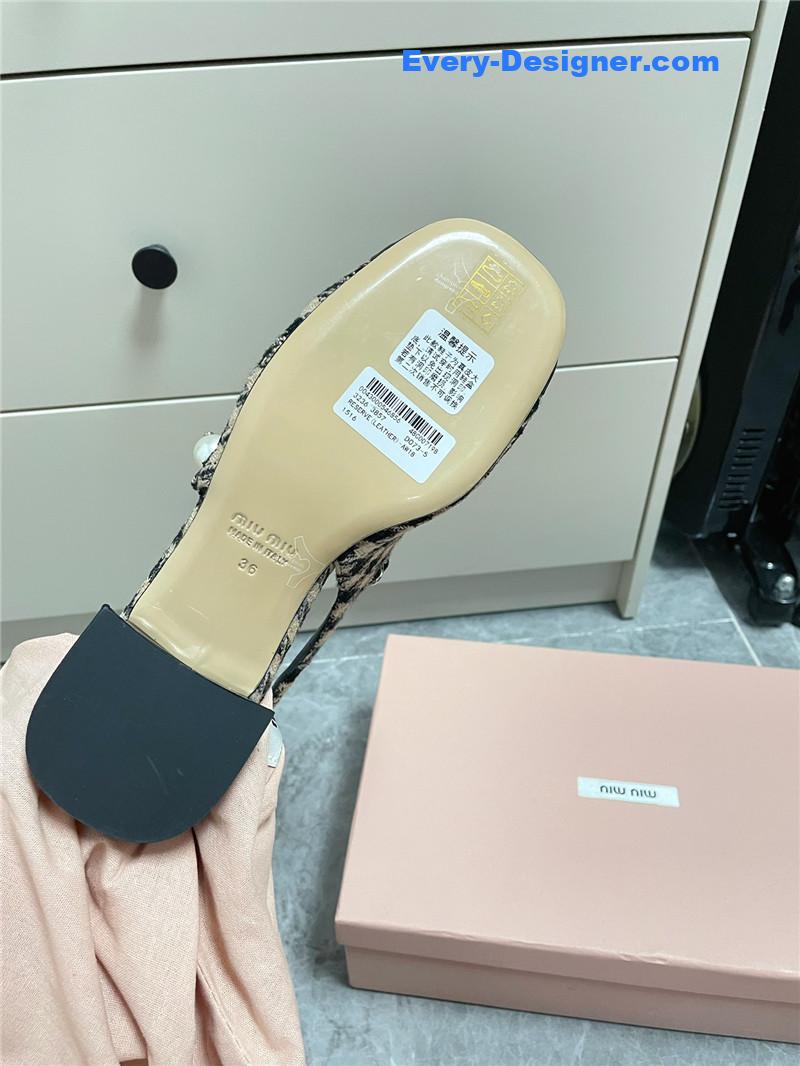 M1um1u chunky heel chain pearl pearl mary jane shoes