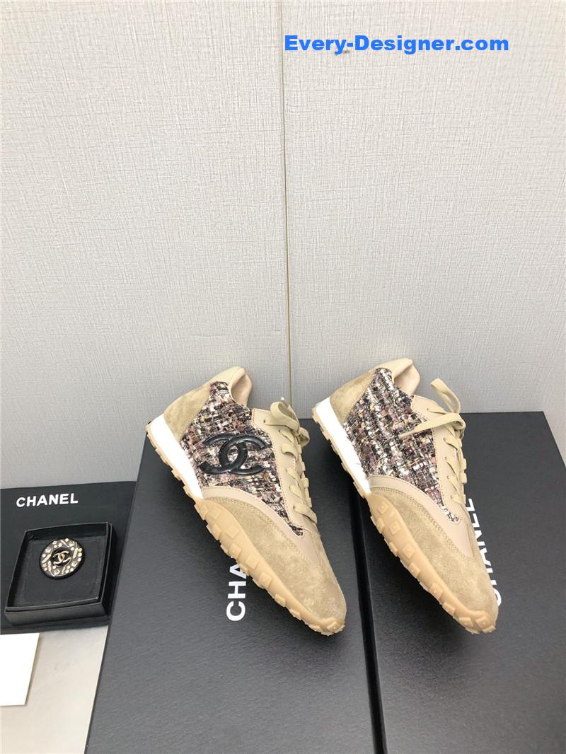 CC printed white shoes