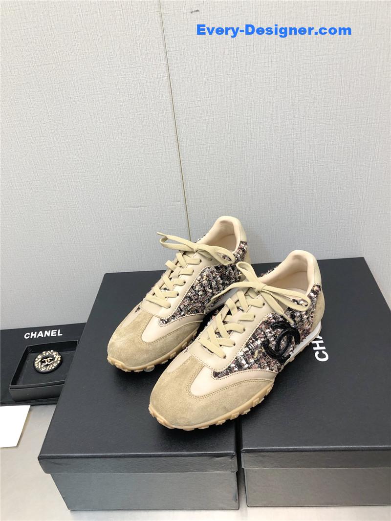 CC printed white shoes