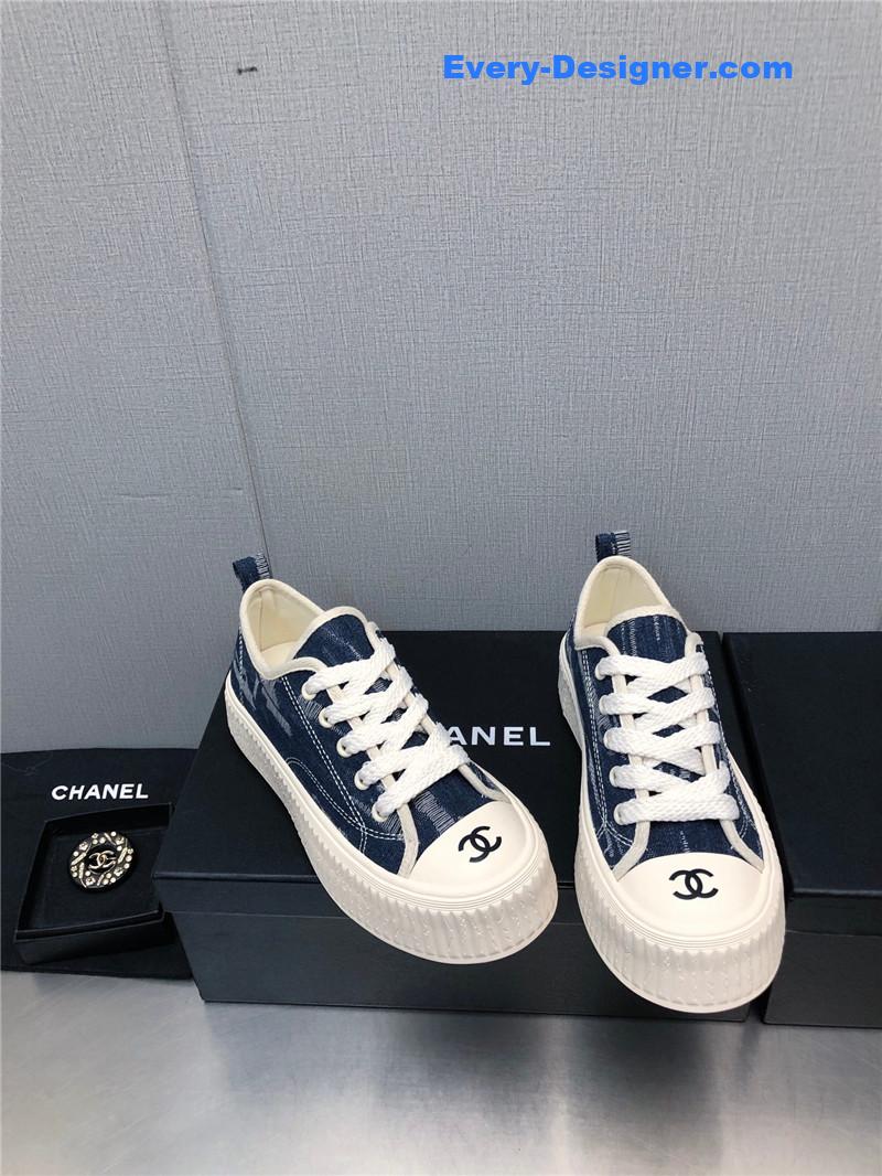 CC printed white shoes