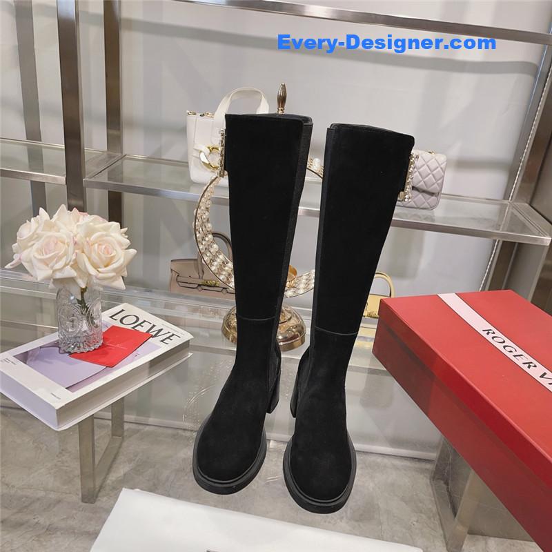 Roger vivier classic buckle boots