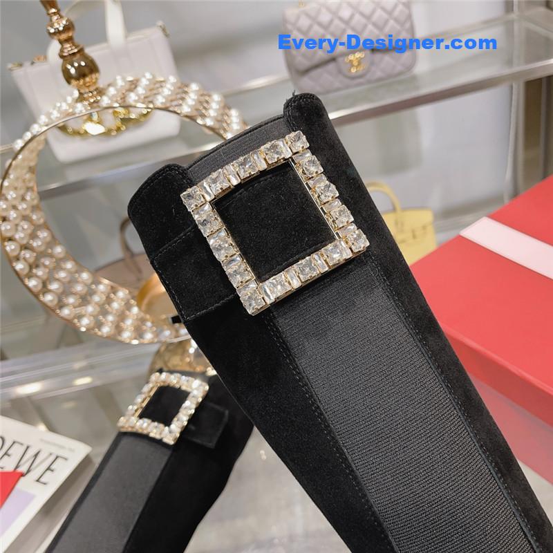 Roger vivier classic buckle boots