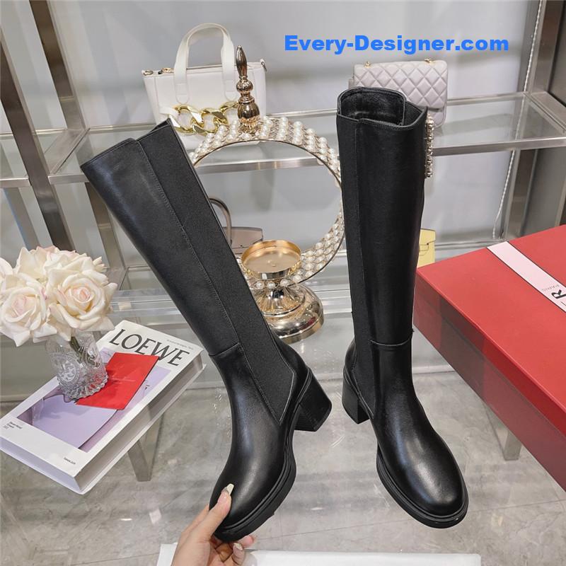 Roger vivier classic buckle boots
