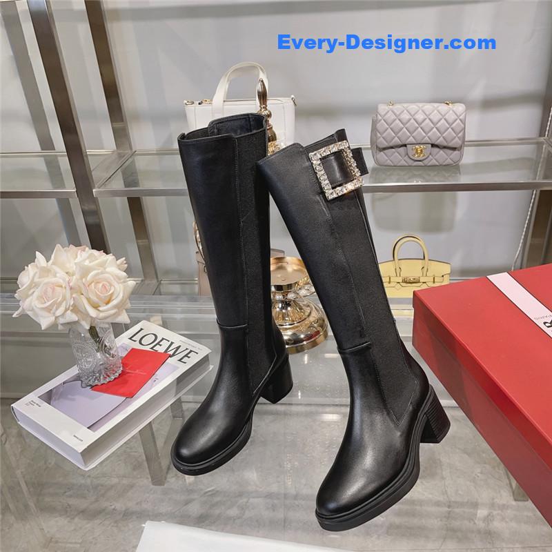 Roger vivier classic buckle boots