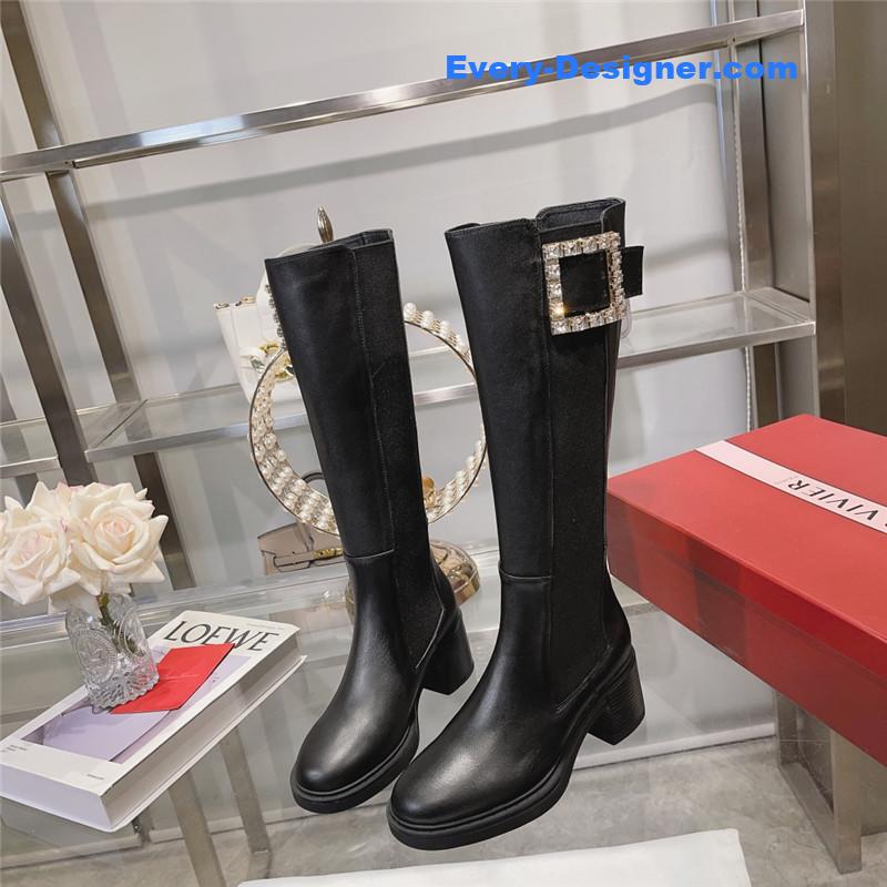 Roger vivier classic buckle boots
