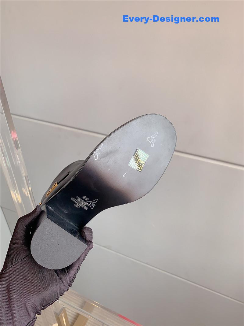 Va1e*ntin0 new v buckle high-heeled ankle boots