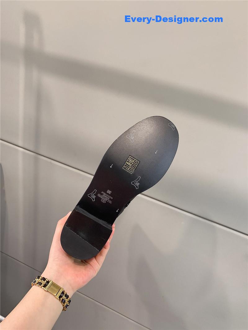 Va1e*ntin0 new v buckle high-heeled ankle boots