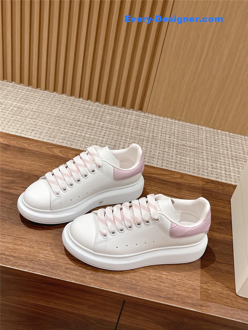 a1exa*der Mcqv*en classic all-match small white shoes
