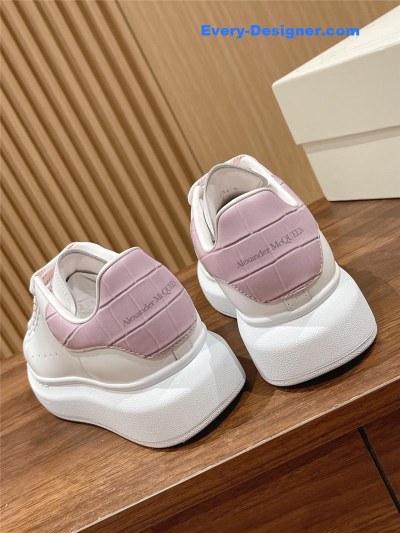 a1exa*der Mcqv*en classic all-match small white shoes