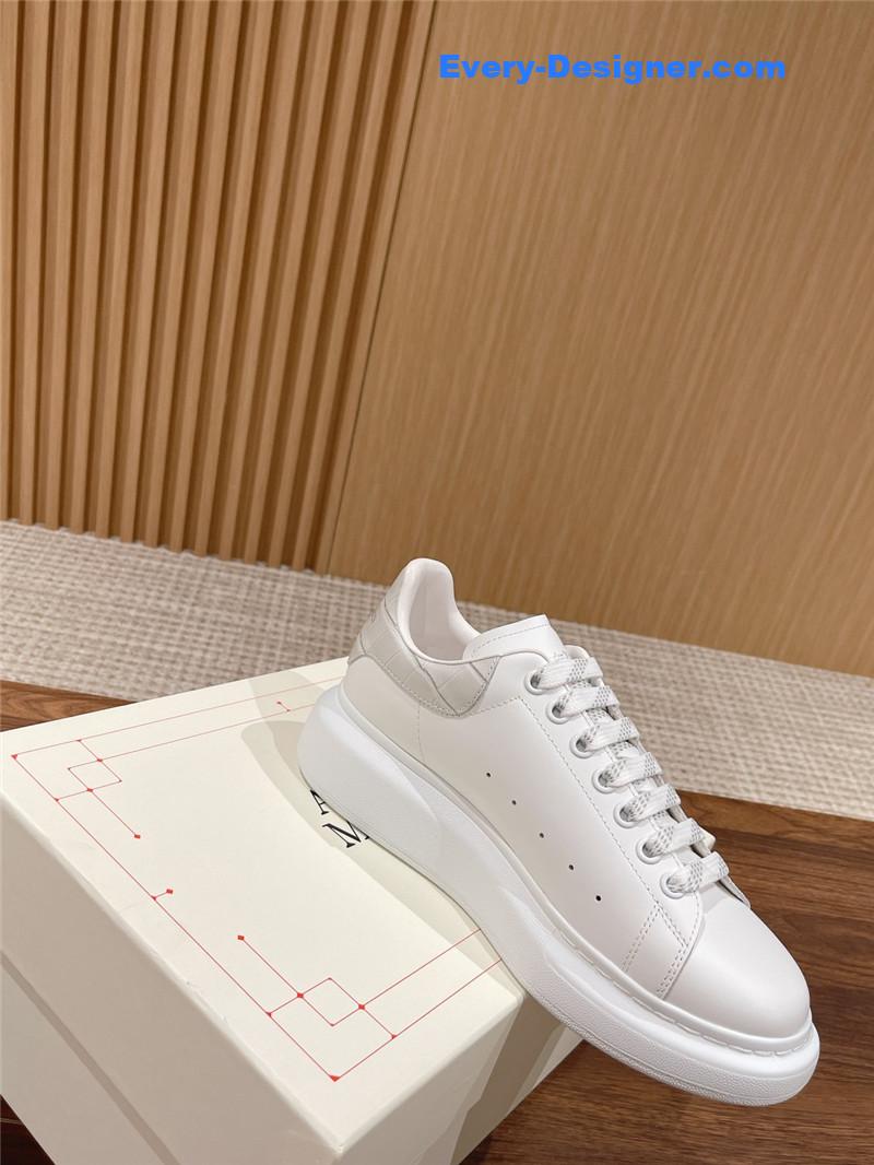 a1exa*der Mcqv*en classic all-match small white shoes