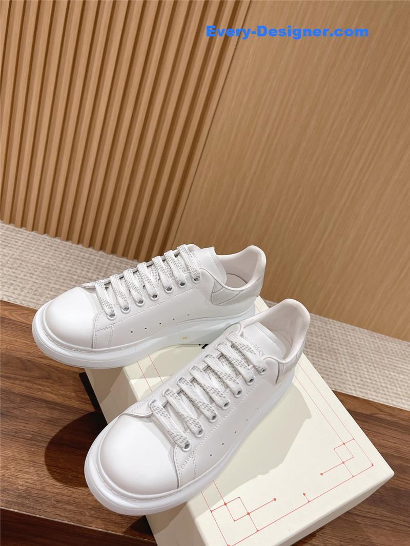 a1exa*der Mcqv*en classic all-match small white shoes