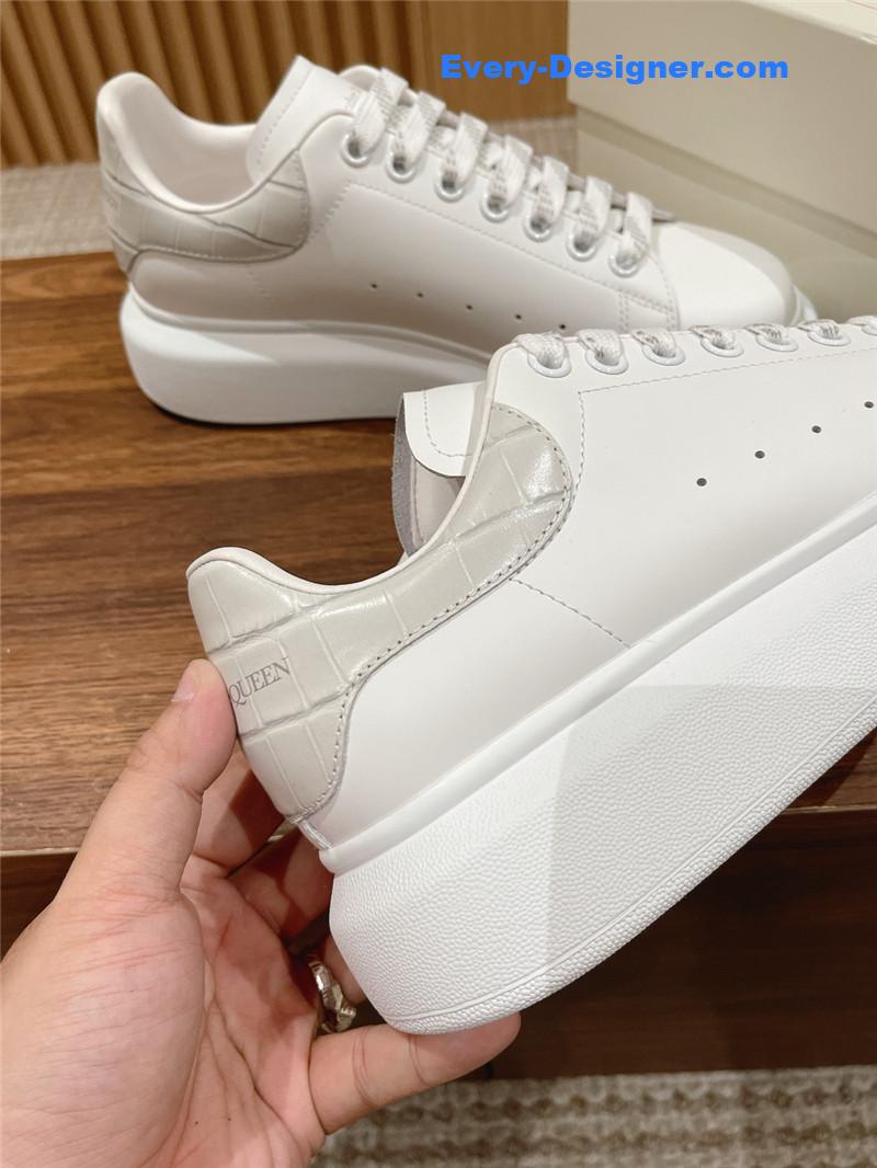 a1exa*der Mcqv*en classic all-match small white shoes