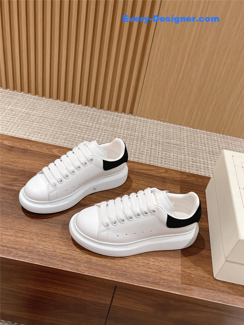 a1exa*der Mcqv*en classic all-match small white shoes