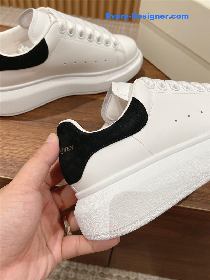 a1exa*der Mcqv*en classic all-match small white shoes