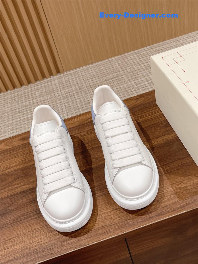 a1exa*der Mcqv*en classic all-match small white shoes