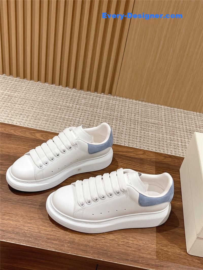 a1exa*der Mcqv*en classic all-match small white shoes