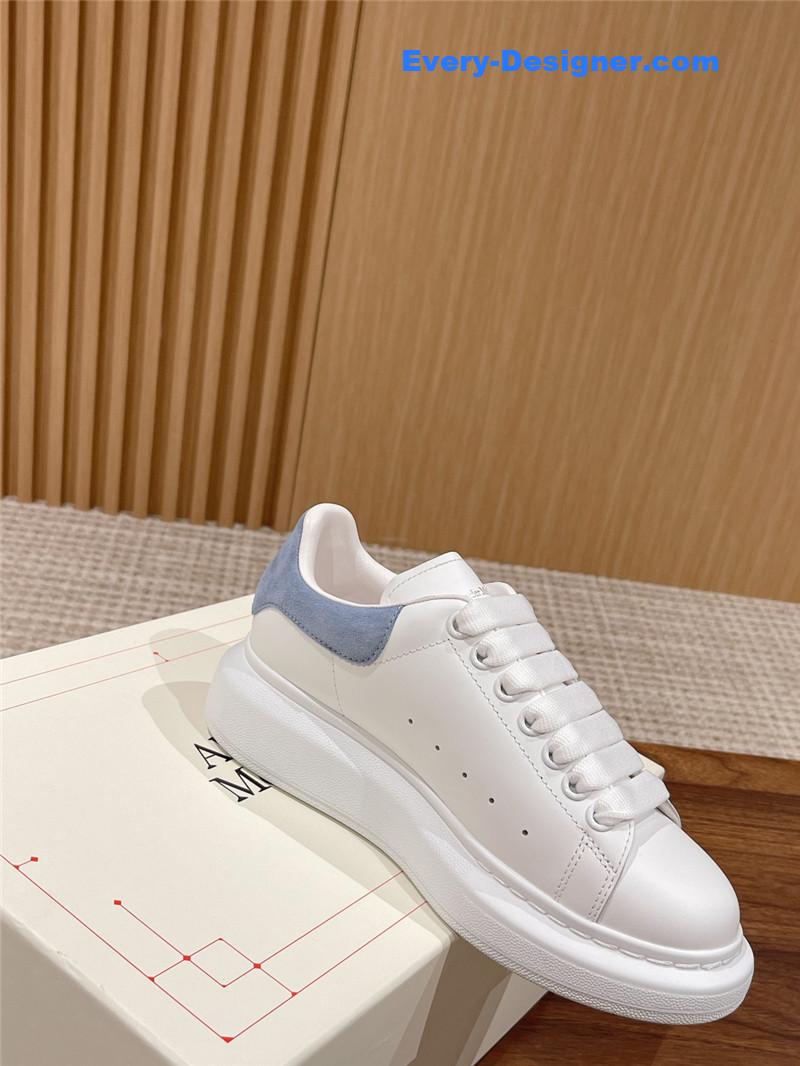 a1exa*der Mcqv*en classic all-match small white shoes
