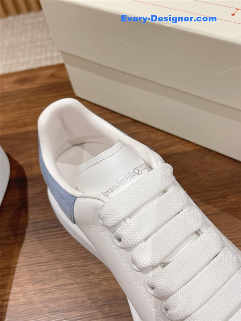 a1exa*der Mcqv*en classic all-match small white shoes