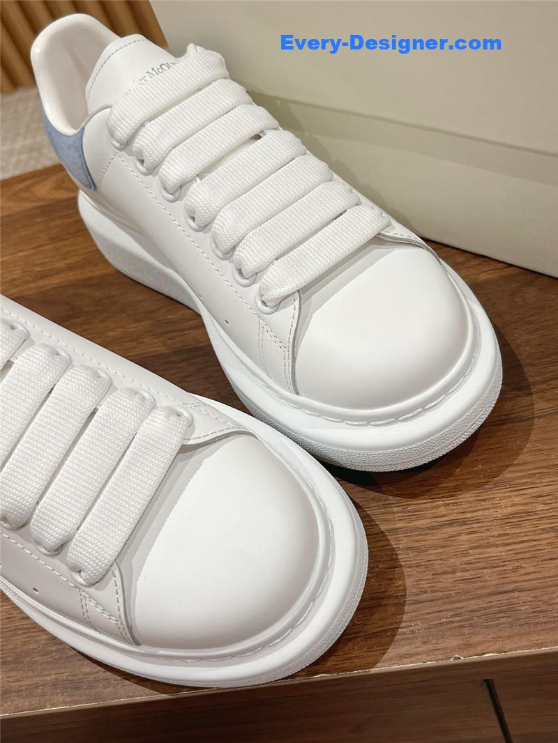 a1exa*der Mcqv*en classic all-match small white shoes