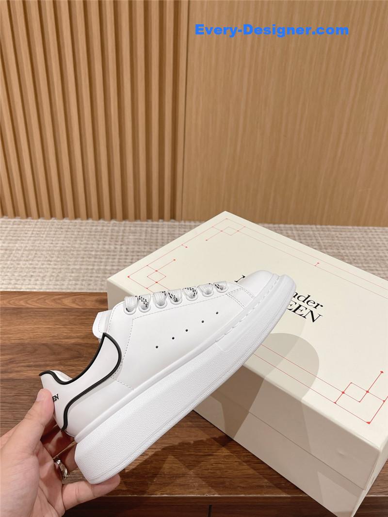 a1exa*der Mcqv*en classic all-match small white shoes