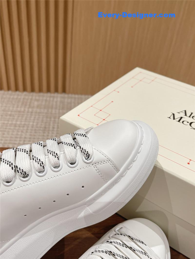 a1exa*der Mcqv*en classic all-match small white shoes