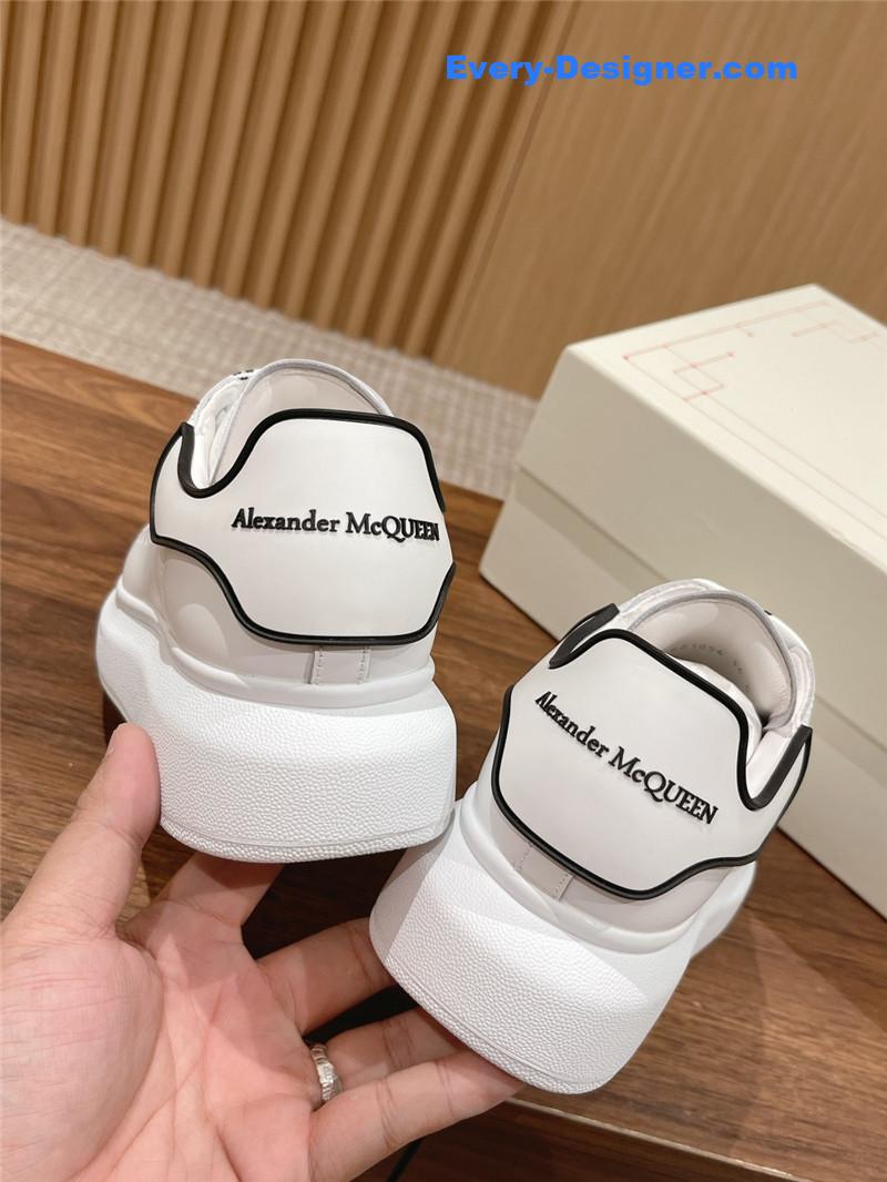 a1exa*der Mcqv*en classic all-match small white shoes