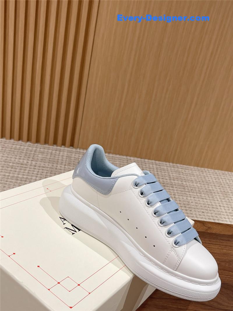 a1exa*der Mcqv*en classic all-match small white shoes
