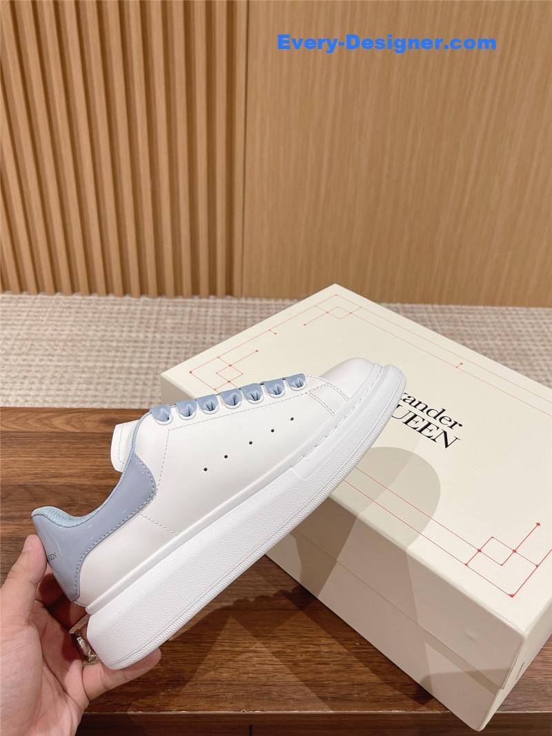 a1exa*der Mcqv*en classic all-match small white shoes