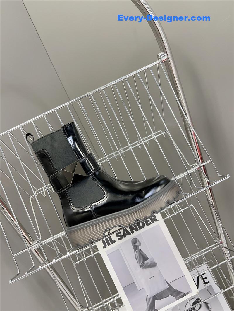 Va1e*ntin0 fall and winter catwalk boots