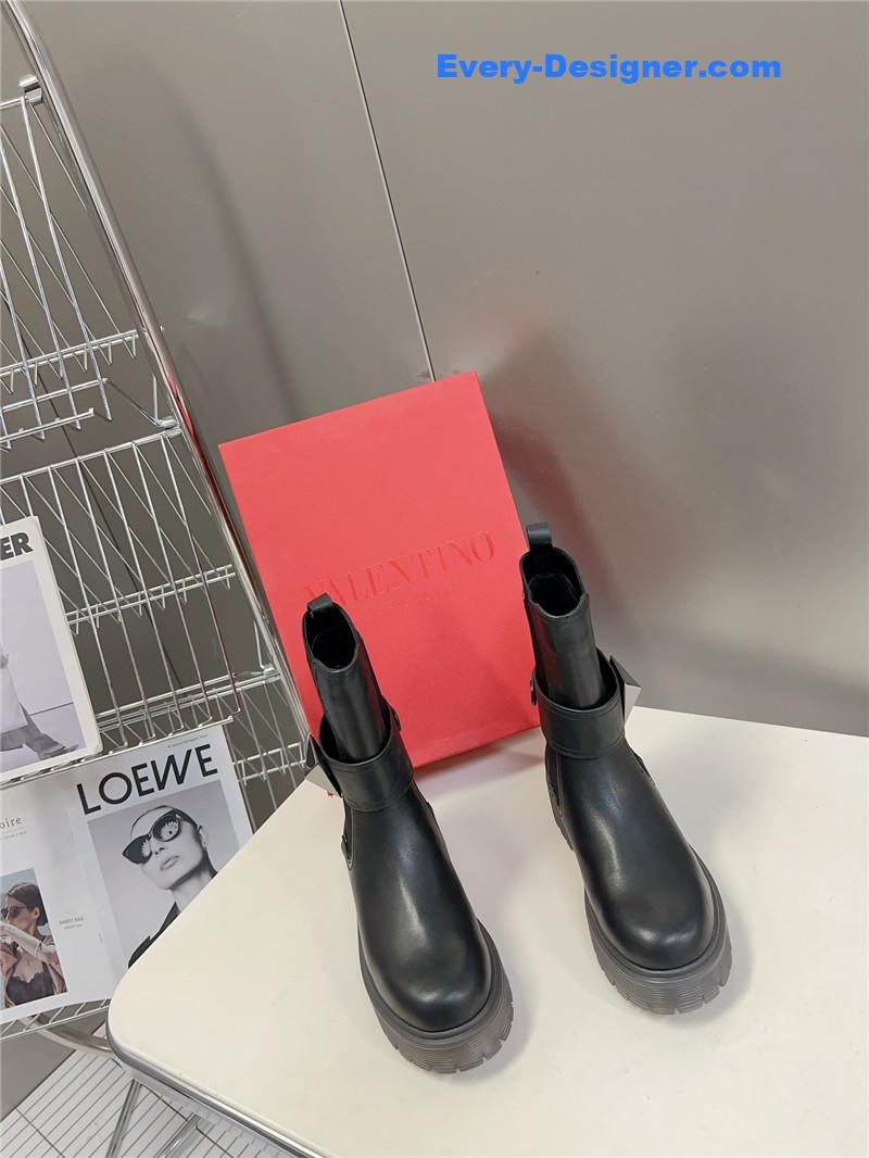 Va1e*ntin0 fall and winter catwalk boots
