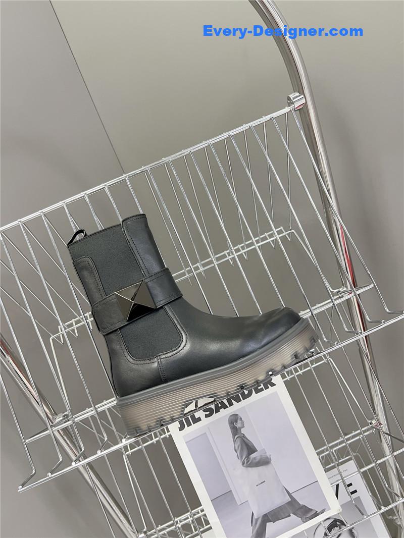 Va1e*ntin0 fall and winter catwalk boots