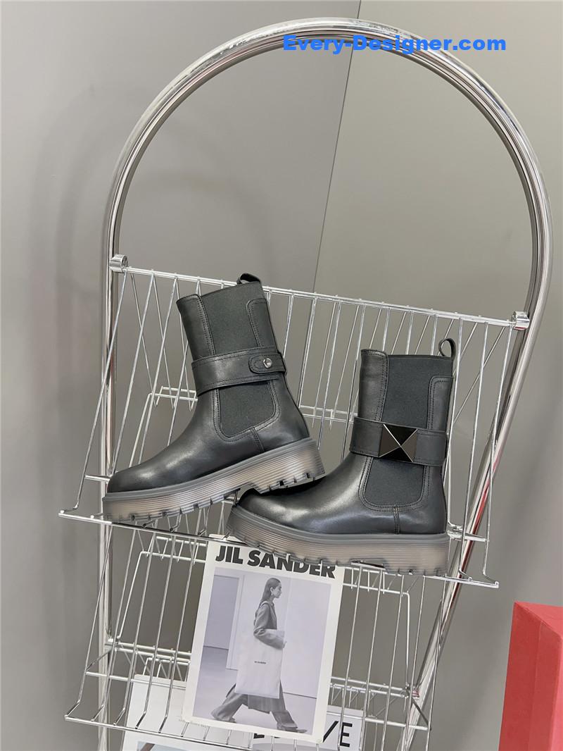 Va1e*ntin0 fall and winter catwalk boots