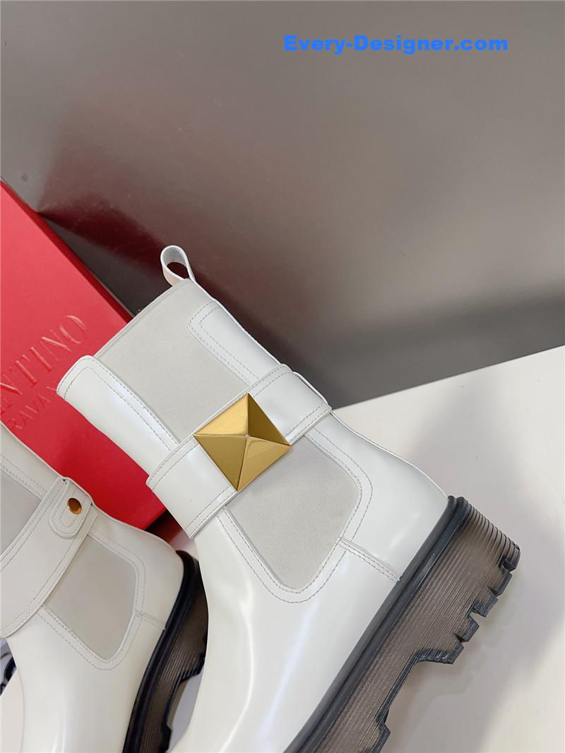 Va1e*ntin0 fall and winter catwalk boots